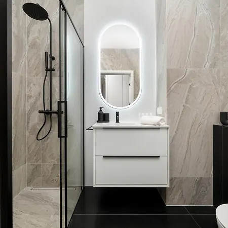 Stylish With Balcony & Parking In The Old Town Of By Renters * Vratislav