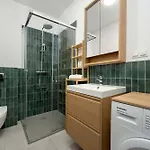 Stylish With Balcony & Parking In The Old Town Of By Renters Apartment