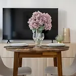 Stylish With Balcony & Parking In The Old Town Of By Renters Apartment