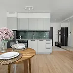 Stylish With Balcony & Parking In The Old Town Of By Renters * Wroclaw