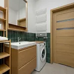 Stylish With Balcony & Parking In The Old Town Of By Renters Apartment *