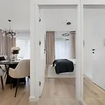 Apartment Stylish With Balcony & Parking In The Old Town Of By Renters *