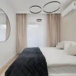 Apartment Stylish With Balcony & Parking In The Old Town Of By Renters