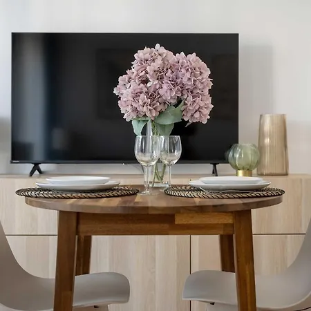 Stylish With Balcony & Parking In The Old Town Of By Renters Lägenhet