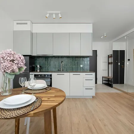 Stylish With Balcony & Parking In The Old Town Of By Renters * Wroclaw