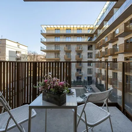 Apartment Stylish With Balcony & Parking In The Old Town Of By Renters