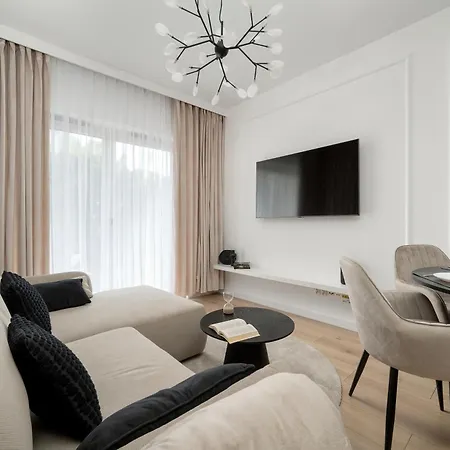 Apartment Stylish With Balcony & Parking In The Old Town Of By Renters *