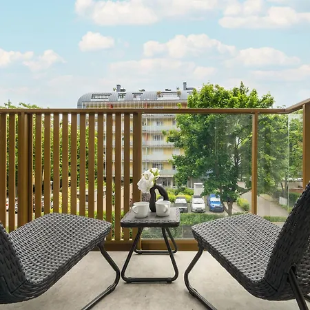 Stylish With Balcony & Parking In The Old Town Of By Renters Lägenhet *